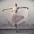 Jewels è un balletto del 1967 creato per il New York City Ballet. Ne è coreografo Balanchine, il “padre” della danza americana. Divisa in tre parti, la coreografia veste i danzatori […]