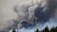 Negli ultimi giorni si sono raddoppiate le proporzioni dell’enorme incendio che ha colpito la zona di forte McMurray, in Alberta, Canada. Cominciata domenica in un’area ricca di bacini bituminosi e […]