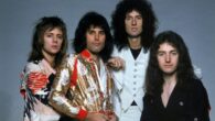 I Queen è  un gruppo rock degli anni 80/90 composto da: Freddy Mercury il cantante e il pianista, Bryan May il chitarrista, Roger Taylor il batterista e John Deacon il […]